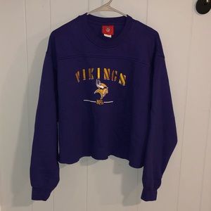 Cropped vintage Minnesota Vikings sweater.
